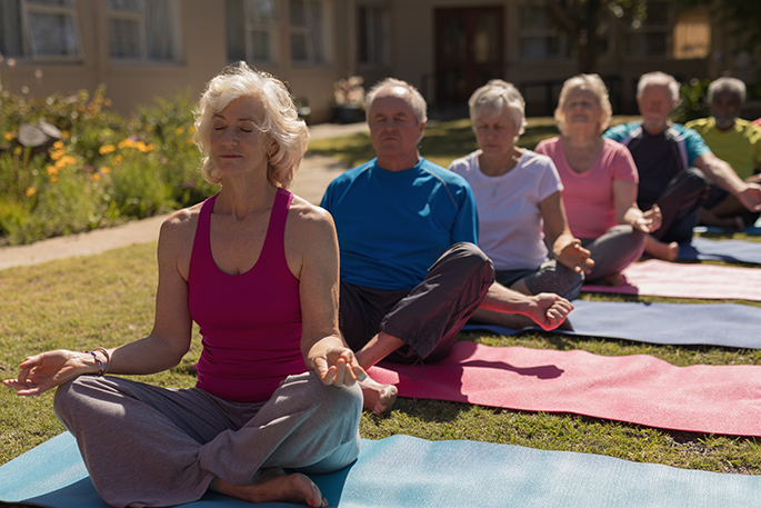 Enseigner le yoga aux aînés